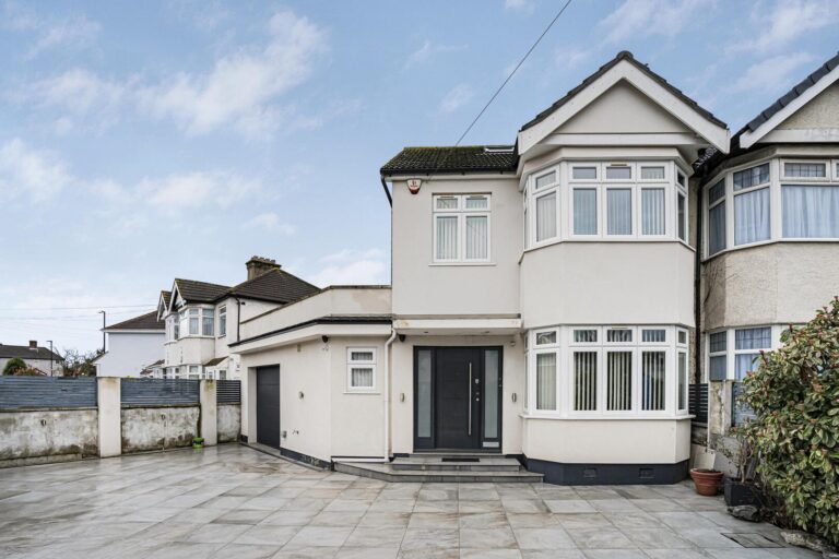 Pembroke Avenue, Enfield