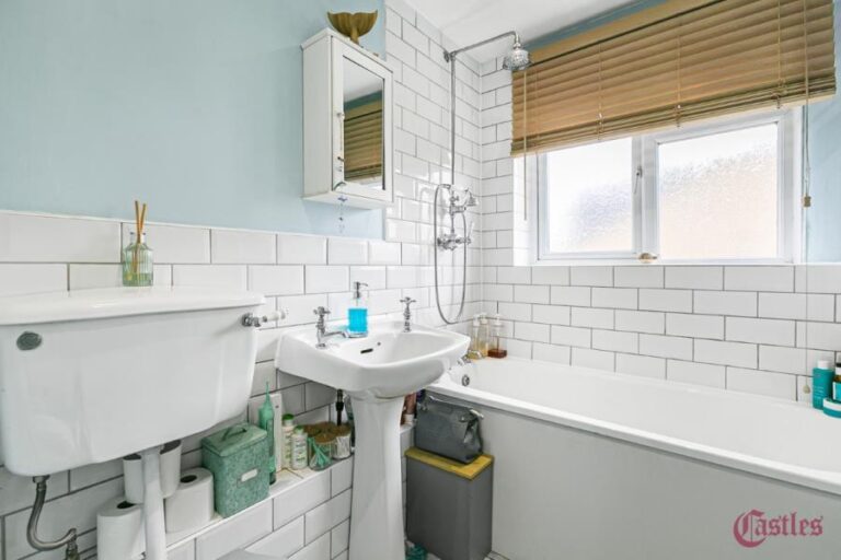 London Road, Enfield, EN2 (2731472) Photo 2