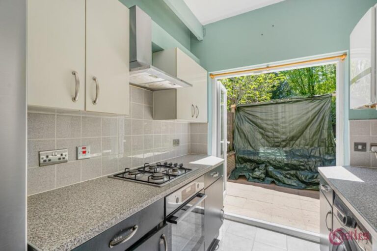 Tottenhall Road, Palmers Green, N13 (2731253) Photo 5