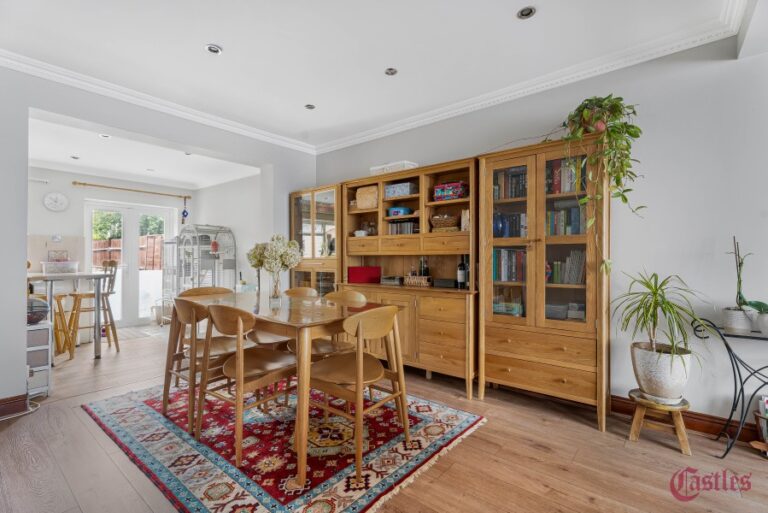 Trinity Avenue, Bush Hill Park, Enfield EN1 (2731765) Photo 6