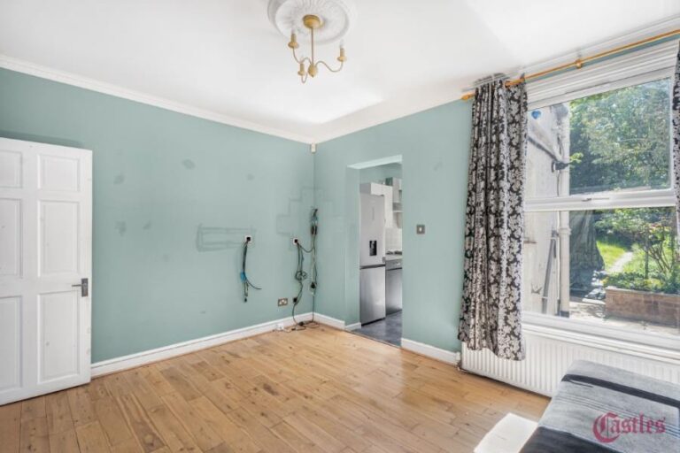 Tottenhall Road, Palmers Green, N13 (2731253) Photo 11
