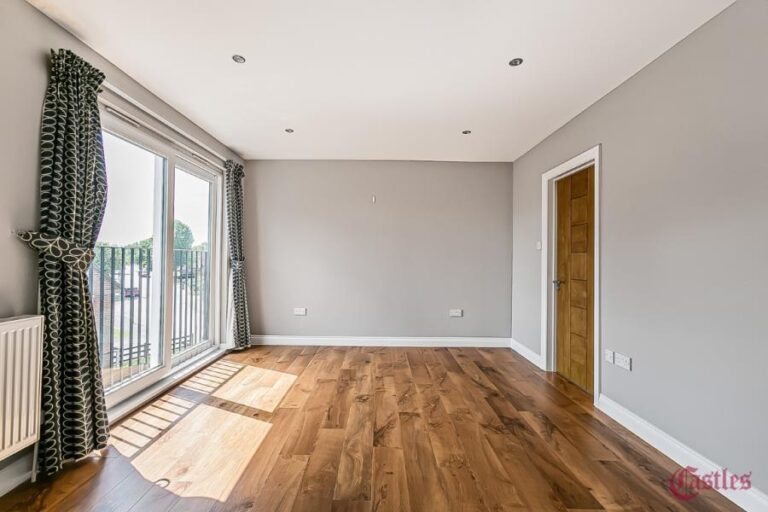 Cedar Road, Enfield, EN2 (2731613) Photo 2
