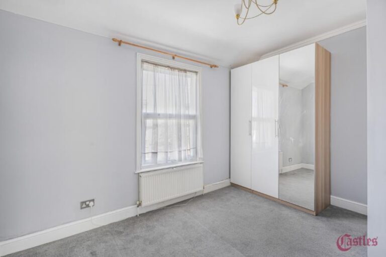 Tottenhall Road, Palmers Green, N13 (2731253) Photo 18