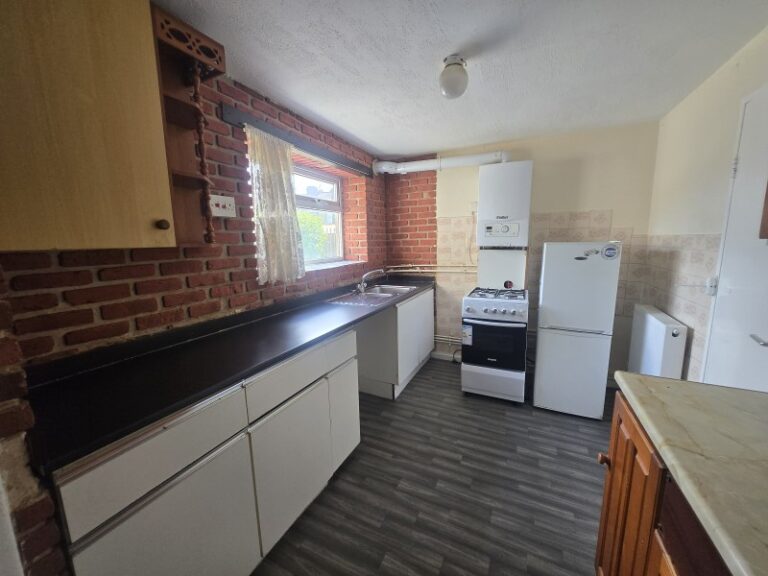 Hertford Road, Enfield EN3 5JN (2732210) Photo 2