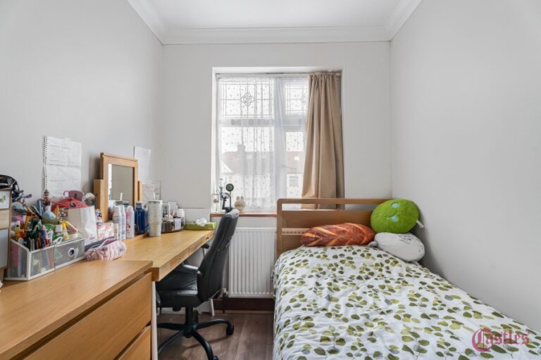 Trinity Avenue, Bush Hill Park, Enfield EN1 (2731765) Photo 16