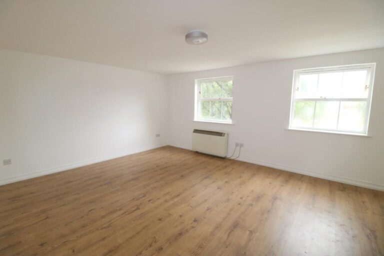 Harston Drive, Enfield, EN3 (2514039) Photo 5