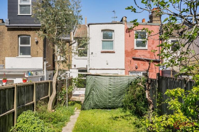 Tottenhall Road, Palmers Green, N13 (2731253) Photo 6
