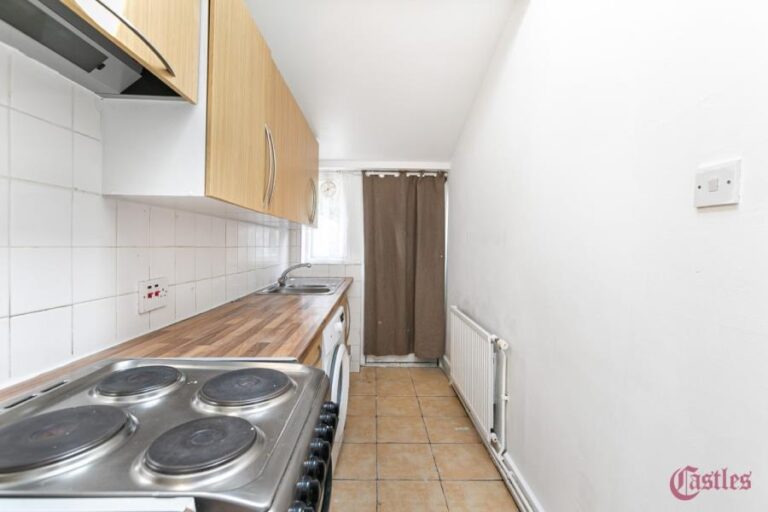 Moselle Avenue, Wood Green, N22 (2731620) Photo 3