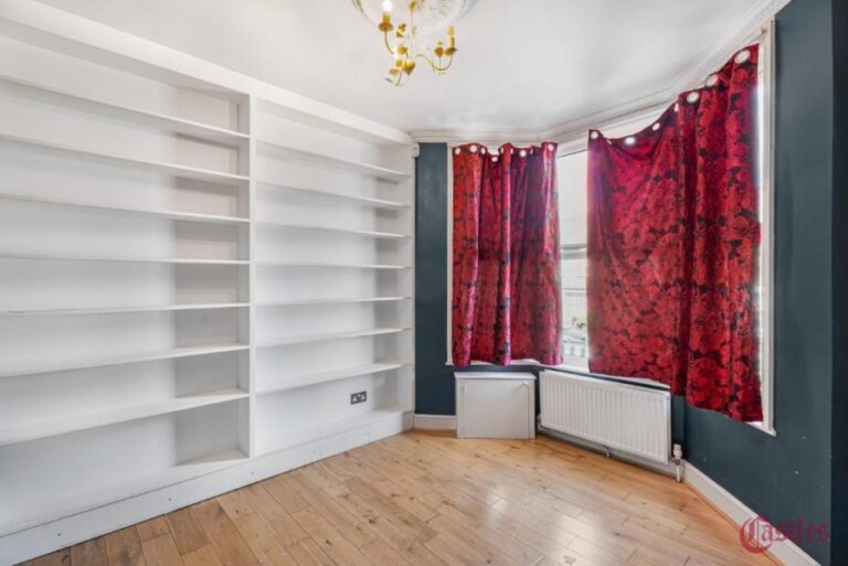 Tottenhall Road, Palmers Green, N13 (2731253) Photo 8