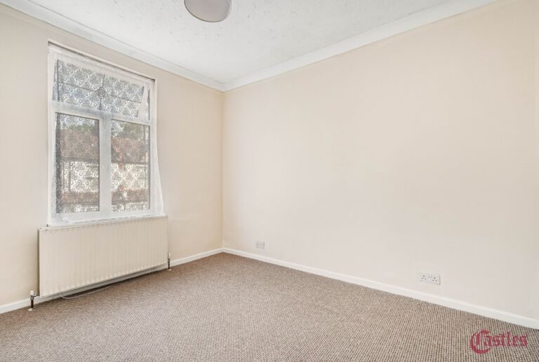 Kingsway, Enfield, EN3 (2711158) Photo 4