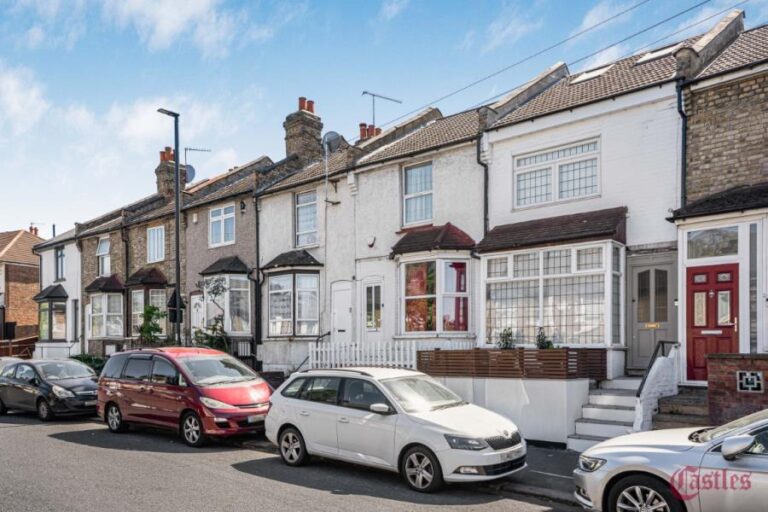 Tottenhall Road, Palmers Green, N13 (2731253) Photo 14