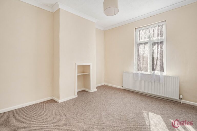 Kingsway, Enfield, EN3 (2711158) Photo 9