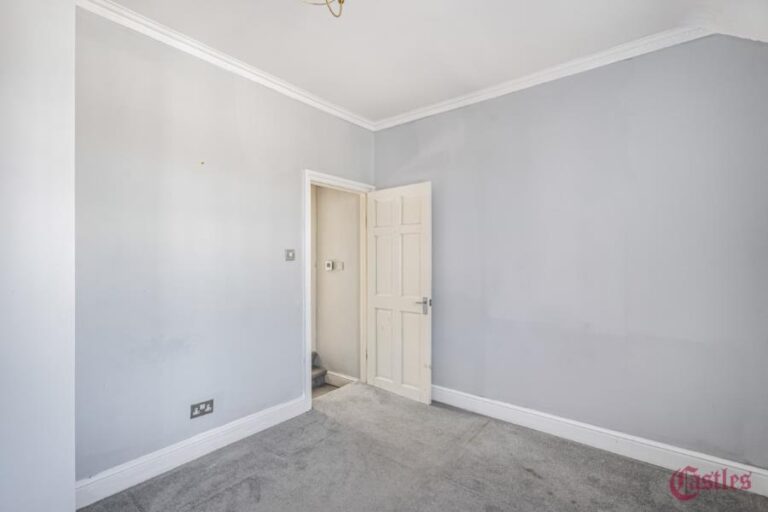 Tottenhall Road, Palmers Green, N13 (2731253) Photo 21