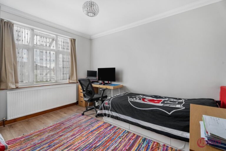 Trinity Avenue, Bush Hill Park, Enfield EN1 (2731765) Photo 17