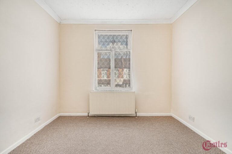 Kingsway, Enfield, EN3 (2711158) Photo 5