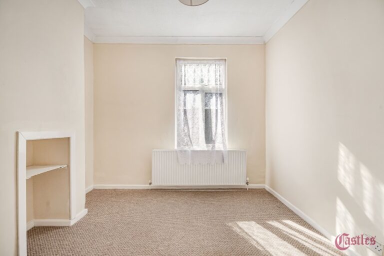 Kingsway, Enfield, EN3 (2711158) Photo 2