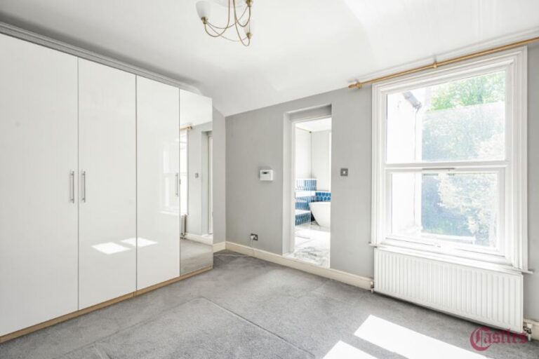 Tottenhall Road, Palmers Green, N13 (2731253) Photo 9