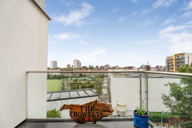 Geoff Cade Way, Bow (2732693) Photo 23