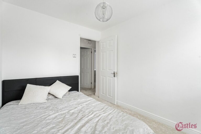 George Lovell Drive, Enfield EN3 (2732300) Photo 15