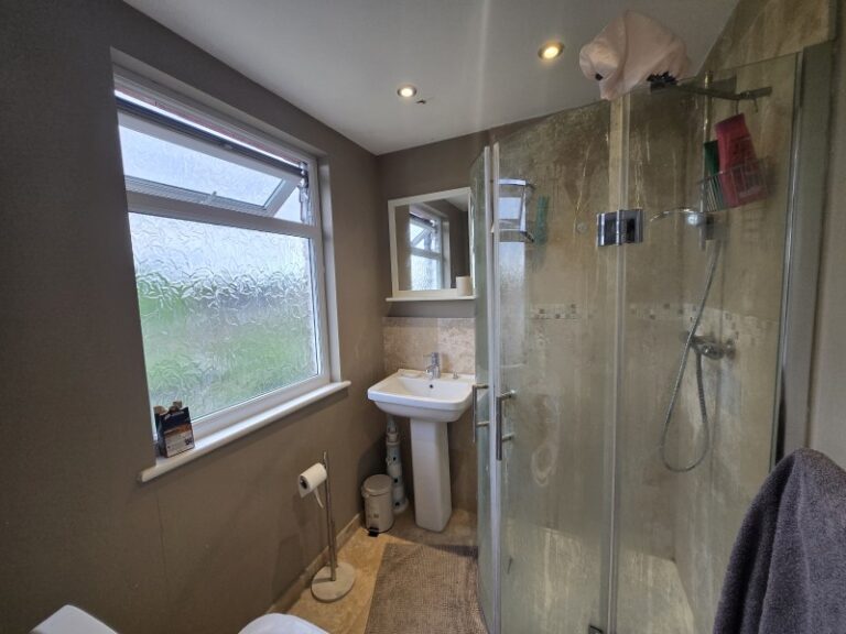 Hawthorn Avenue, Palmers Green N13 (2732626) Photo 3
