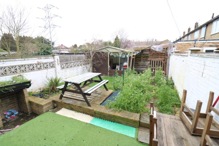 Ordnance Road, Enfield, EN3 (2213857) Photo 8
