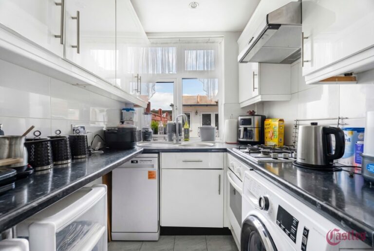Leyburn Road, Edmonton, N18 (2733034) Photo 2