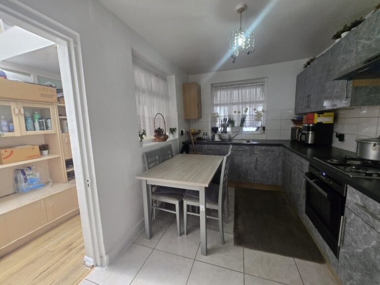 Eastbournia Avenue, Edmonton, N9 (2705910) Photo 6