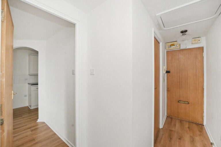 Eleanor Way, Waltham Cross EN8 (2732656) Photo 6