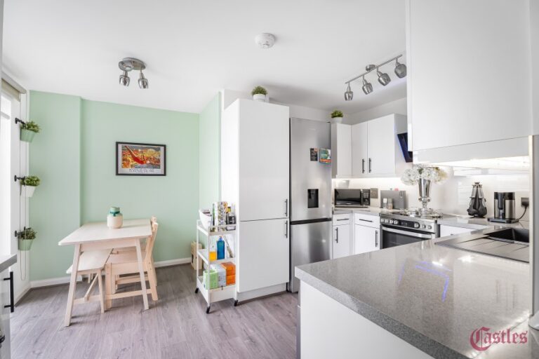 Geoff Cade Way, Bow (2732693) Photo 6