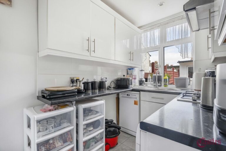 Leyburn Road, Edmonton, N18 (2733034) Photo 3
