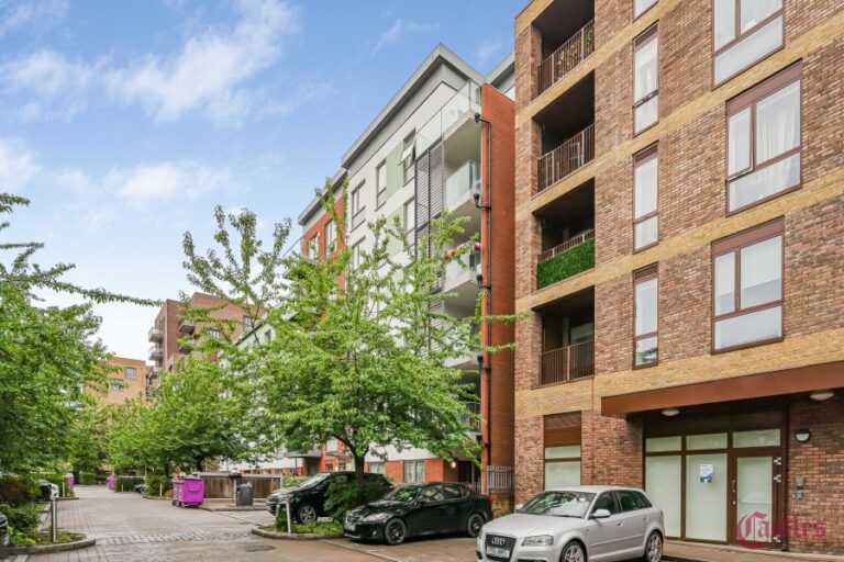 Geoff Cade Way, Bow (2732693) Photo 2