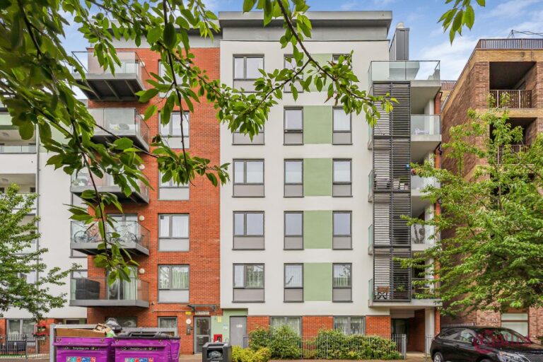 Geoff Cade Way, Bow (2732693) Photo 24