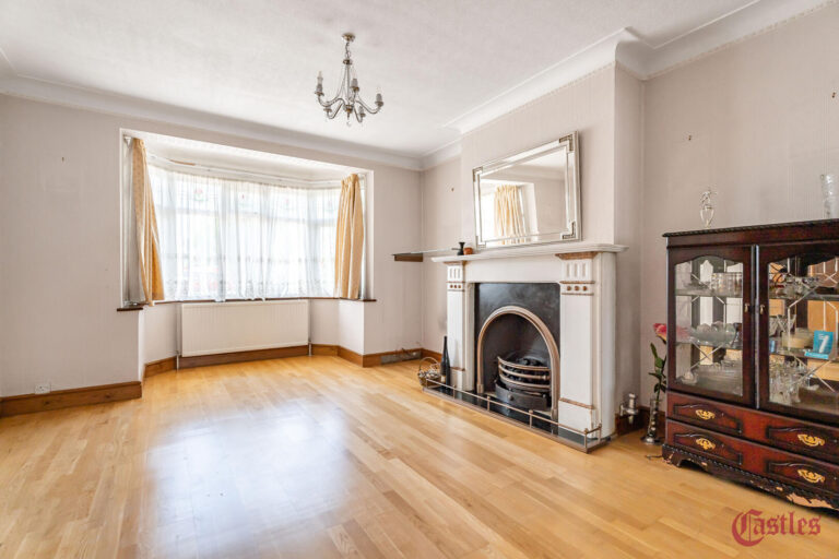 Franlaw Crescent, N13
