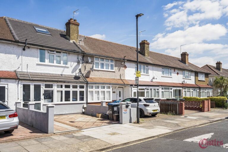 Leyburn Road, Edmonton, N18