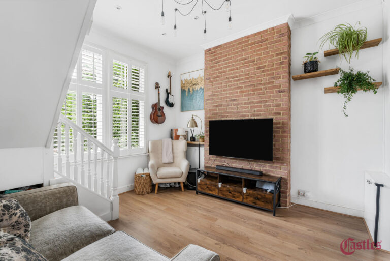 Palmerston Road, N22