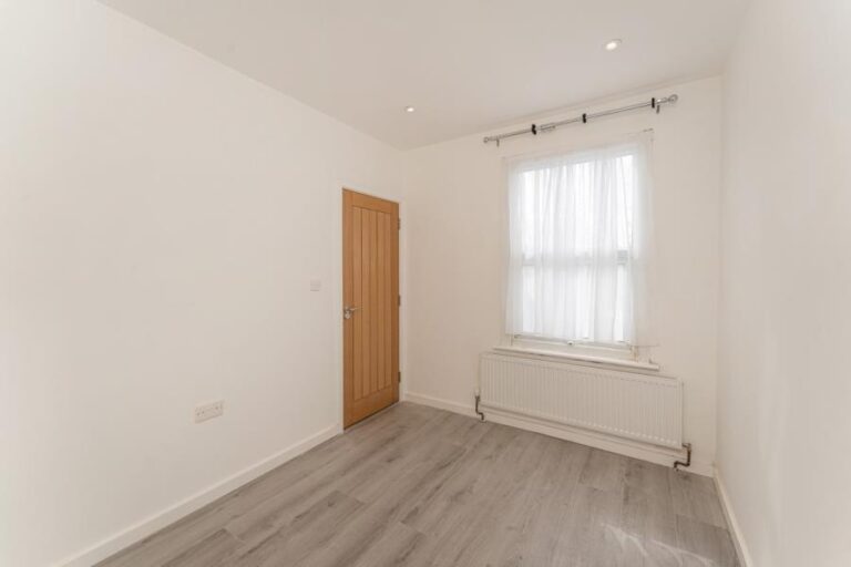 Alston Road, Edmonton, N18 (2710264) Photo 11