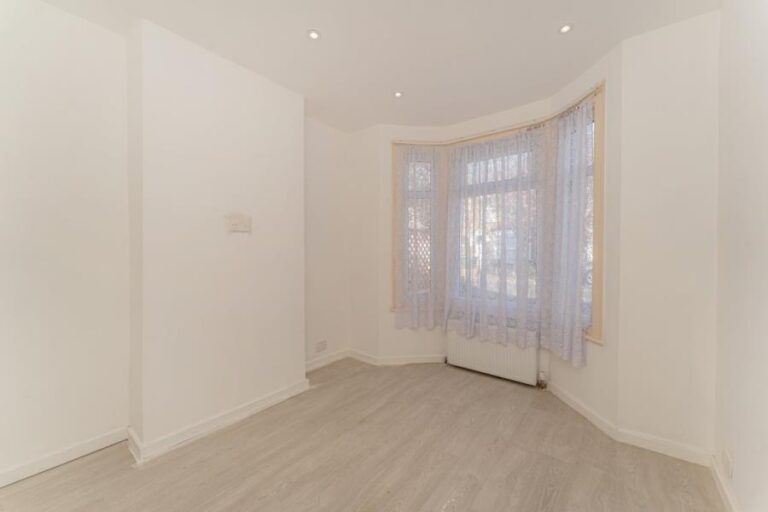Alston Road, Edmonton, N18 (2710264) Photo 12