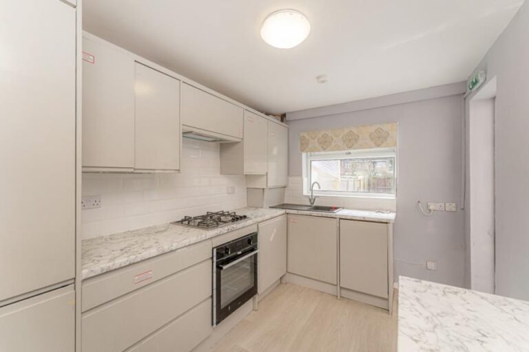 Alston Road, Edmonton, N18 (2710264) Photo 17