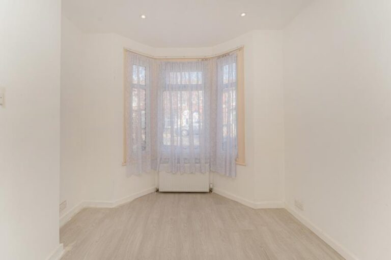 Alston Road, Edmonton, N18 (2710264) Photo 10