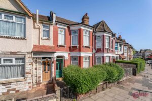 Westbury Avenue, N22