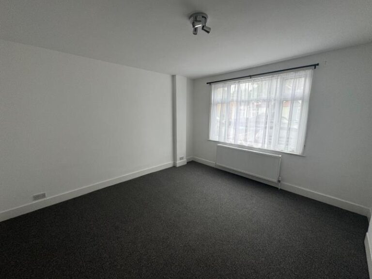 Princes Avenue, Palmers Green, N13 (2715279) Photo 6