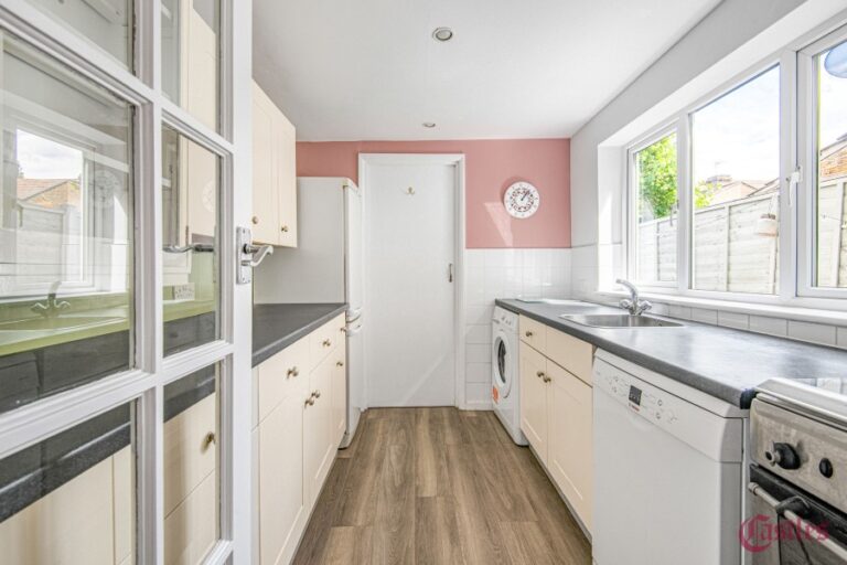 Queens Road, Waltham Cross, EN8 (2733385) Photo 6
