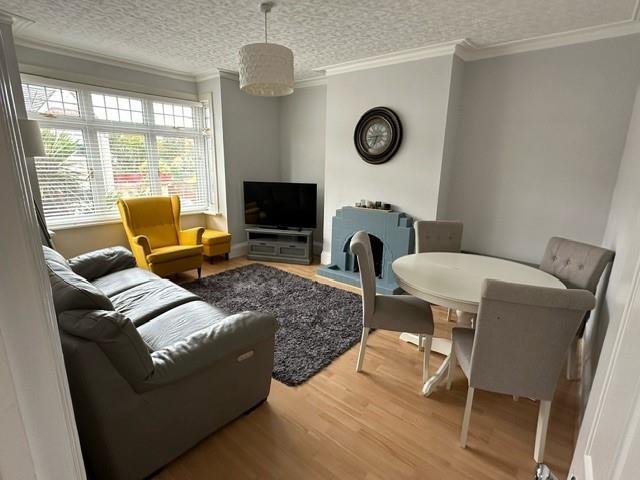 New River Crescent, Palmers Green, N13 (2672514) Photo 2