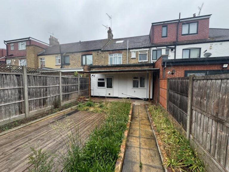 Princes Avenue, Palmers Green, N13 (2715279) Photo 7
