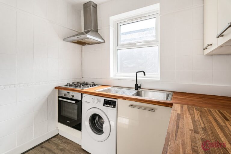 Graeme Road, Enfield, EN1 (2733940) Photo 5