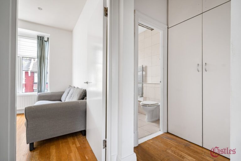 Sidney Avenue, Palmers Green, N13 (2696197) Photo 8