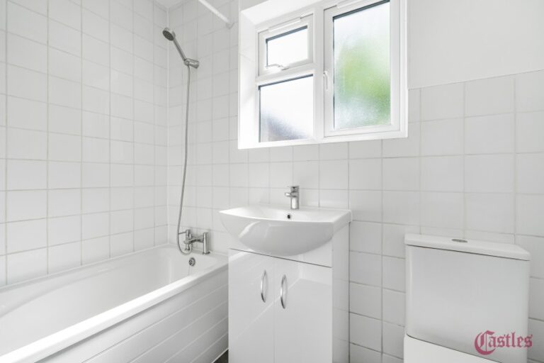 Scotland Green Road, Enfield, EN3 (2261354) Photo 6