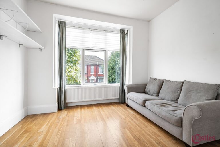 Sidney Avenue, Palmers Green, N13 (2696197) Photo 12