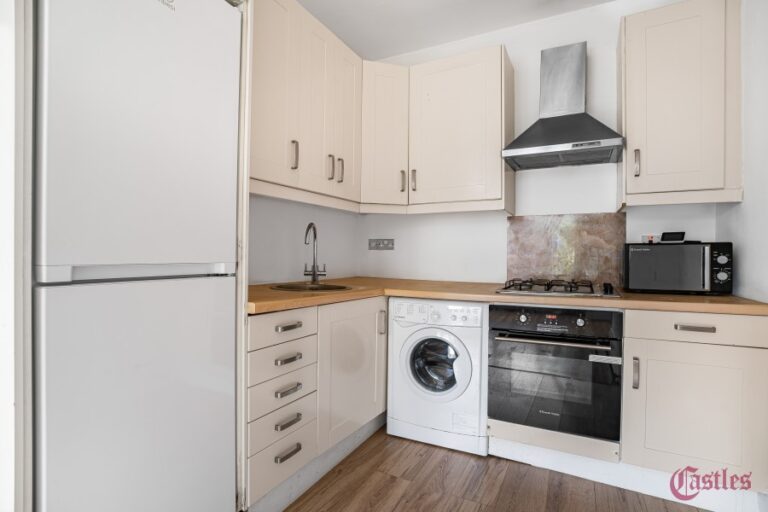 Sidney Avenue, Palmers Green, N13 (2696197) Photo 9
