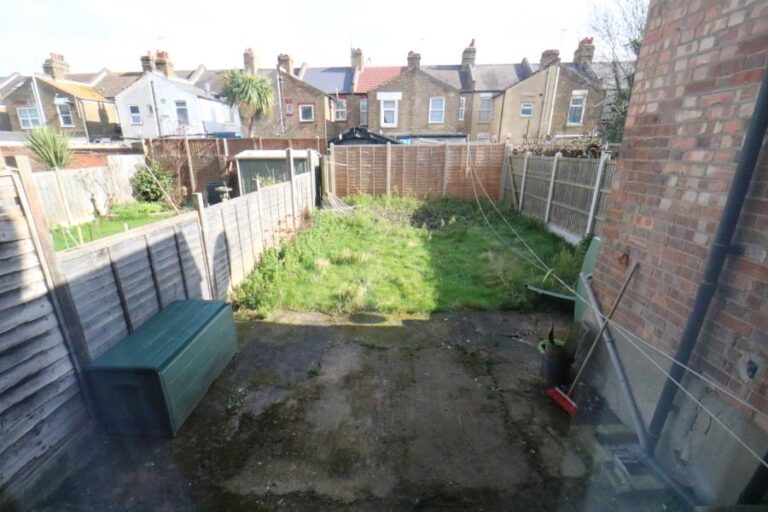 Branksome Avenue, Edmonton,  N18 (2248615) Photo 6